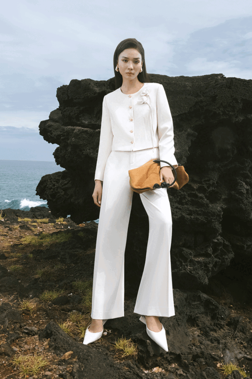 Áo vest cổ tròn 1 hàng cúc đính hoa ngực