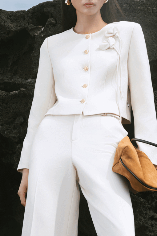 Áo vest cổ tròn 1 hàng cúc đính hoa ngực