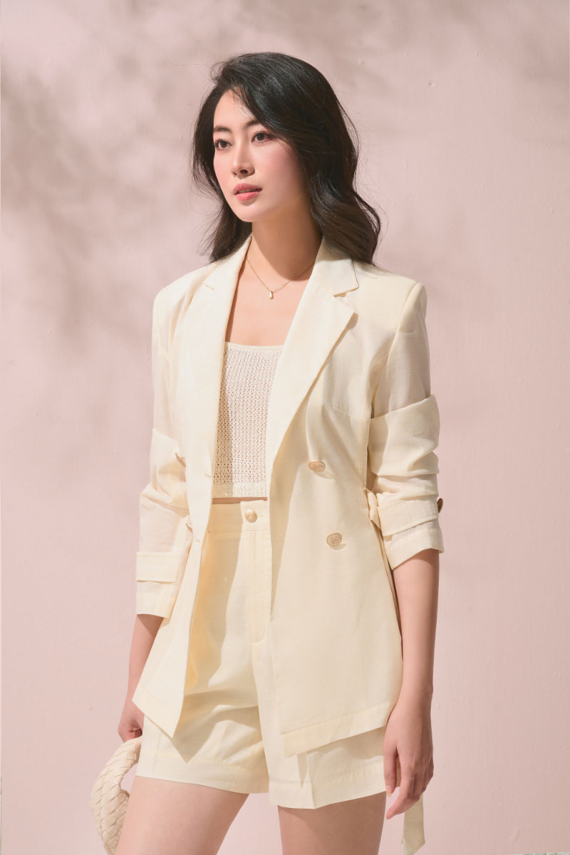 4 Kiểu cổ áo vest nữ đẹp và cách chọn cổ áo phù hợp với từng dáng người vest màu be
