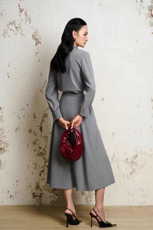 Sơ mi DT lá cổ nhọn đính cúc trang trí