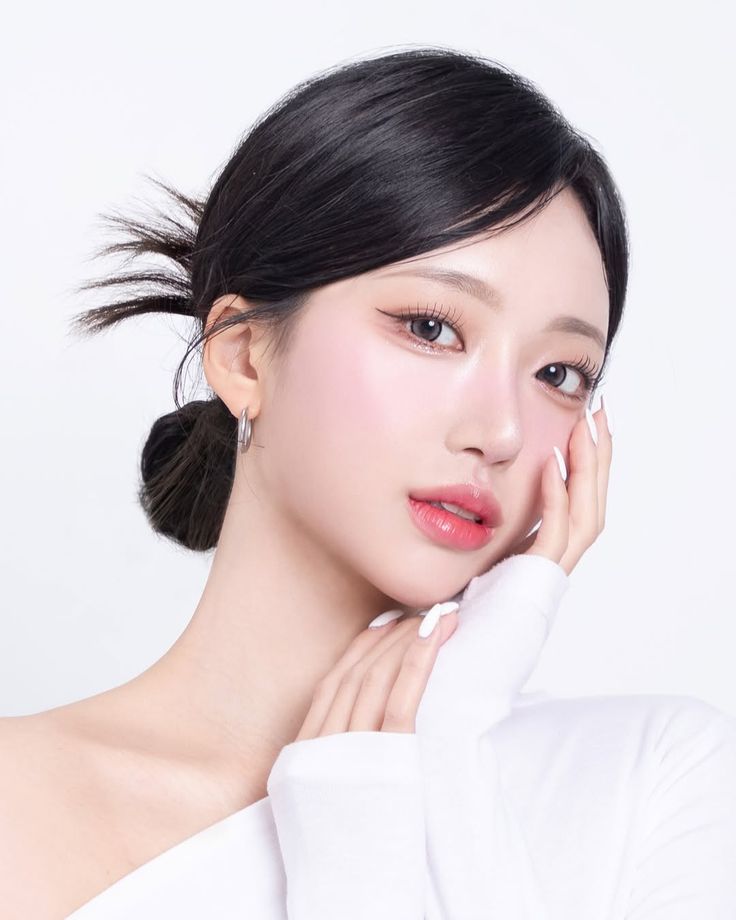 Vì sao tóc nhanh bết? Cách giữ tóc bồng bềnh giữa mùa hè nóng bức tết trung thu