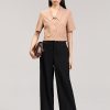 Áo kiểu CT croptop cổ bẻ V Quần suông sườn kẹp dây D trang trí