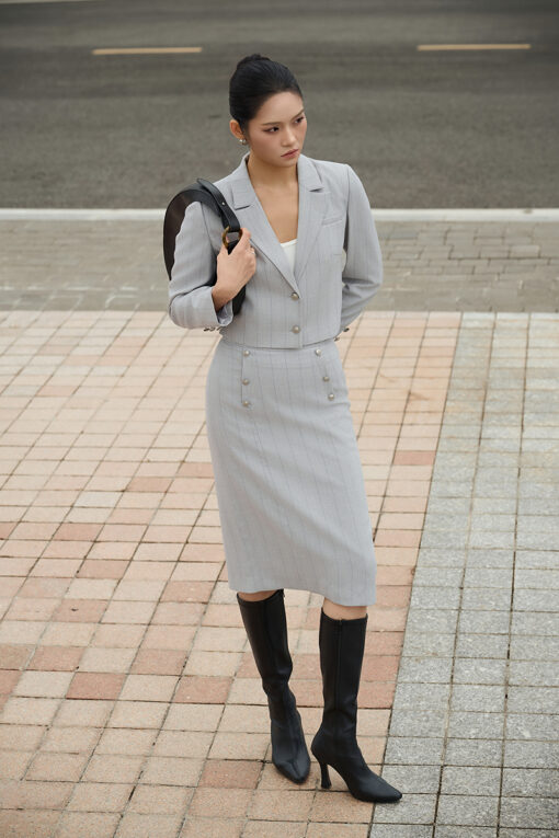 Chân váy suông can bong đính cúc