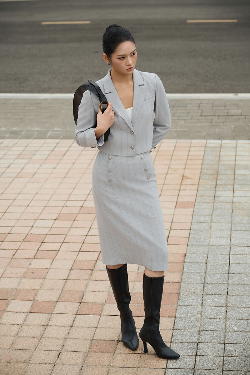 Chân váy suông can bong đính cúc Chân váy suông can bong đính cúc