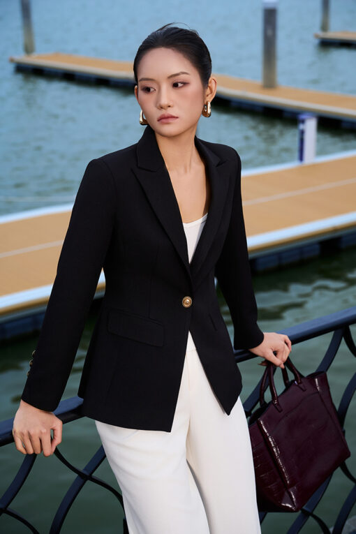 Áo vest ôm 1 cúc vạt chéo xẻ sau