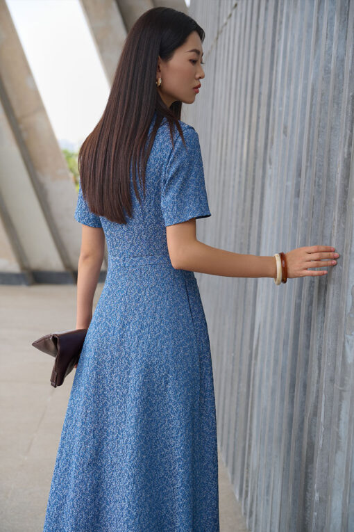 Đầm xoè cổ không chân mở V cá cơi đính cúc