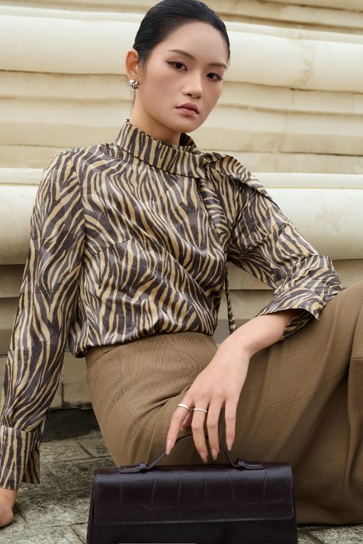 Sơ mi DT hoạ tiết cổ cao, buộc nơ