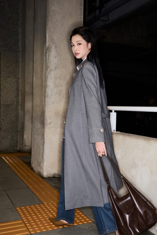 Áo khoác dài cá vai đính cúc kèm đai