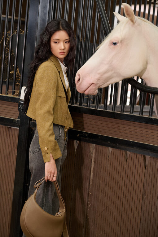 Áo khoác tweed bong thân phải cá gấu đính cúc