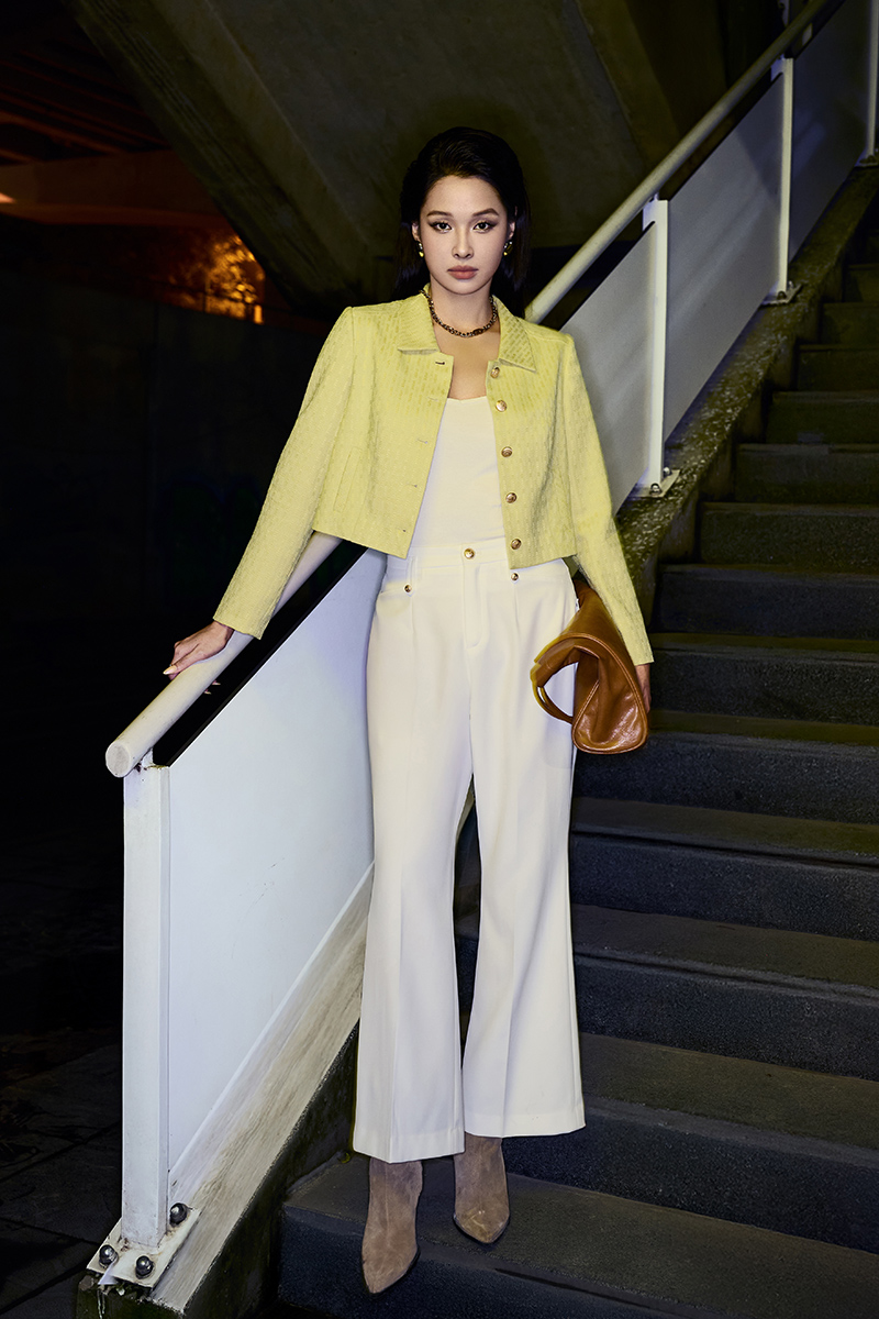 Áo kiểu croptop cơi dọc diễu vai Áo kiểu croptop cơi dọc diễu vai