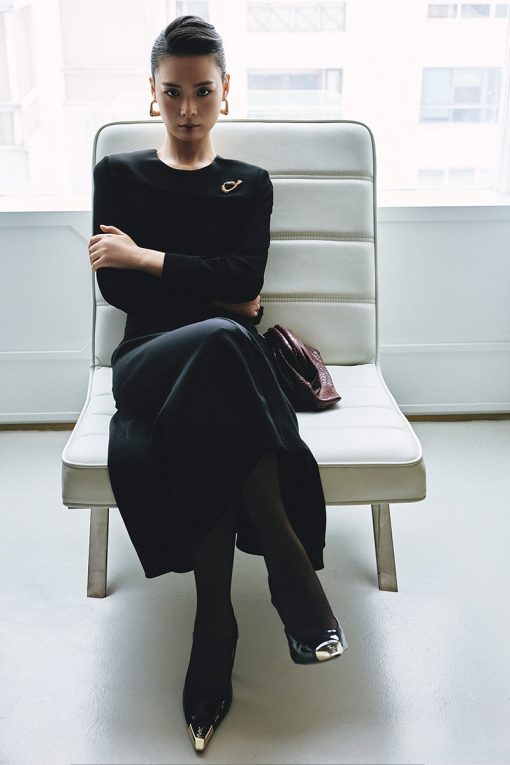 Áo sơ mi cổ tròn can thân bấu mí