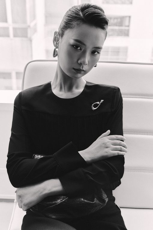 Áo sơ mi cổ tròn can thân bấu mí