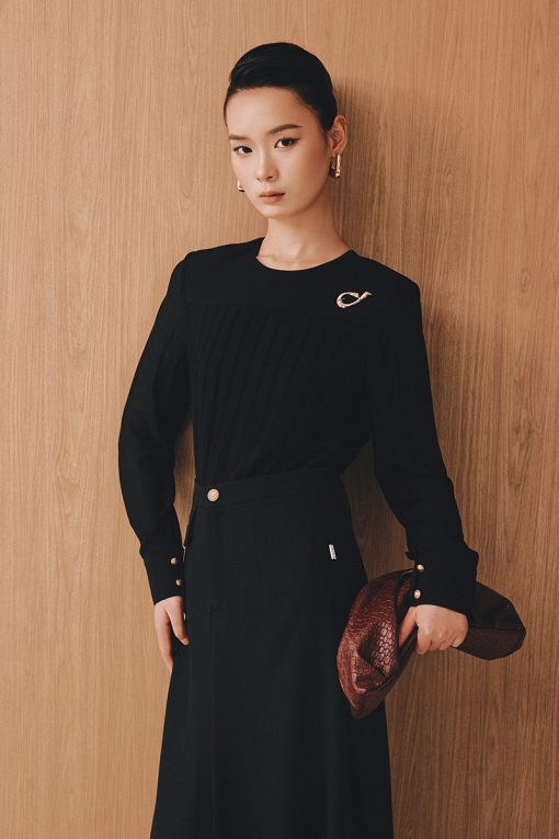 Áo sơ mi cổ tròn can thân bấu mí