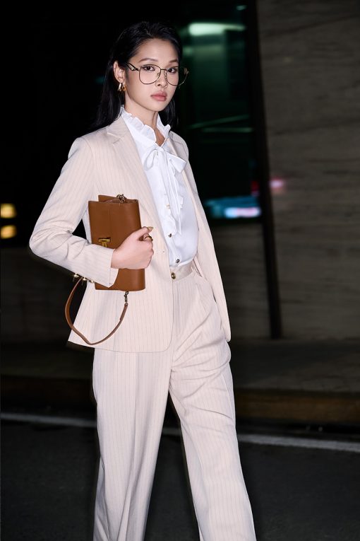 Áo vest suông ve cổ cách điệu