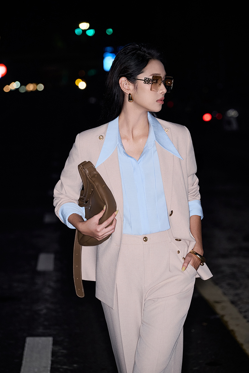 Áo vest suông ve cổ cách điệu Áo vest suông ve cổ cách điệu