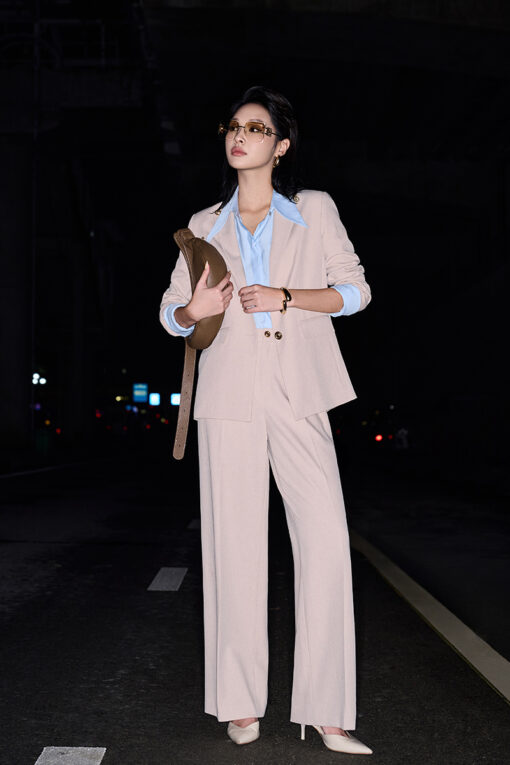 Áo vest suông ve cổ cách điệu