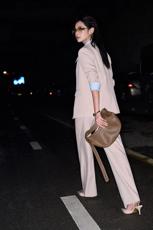 Áo vest suông ve cổ cách điệu