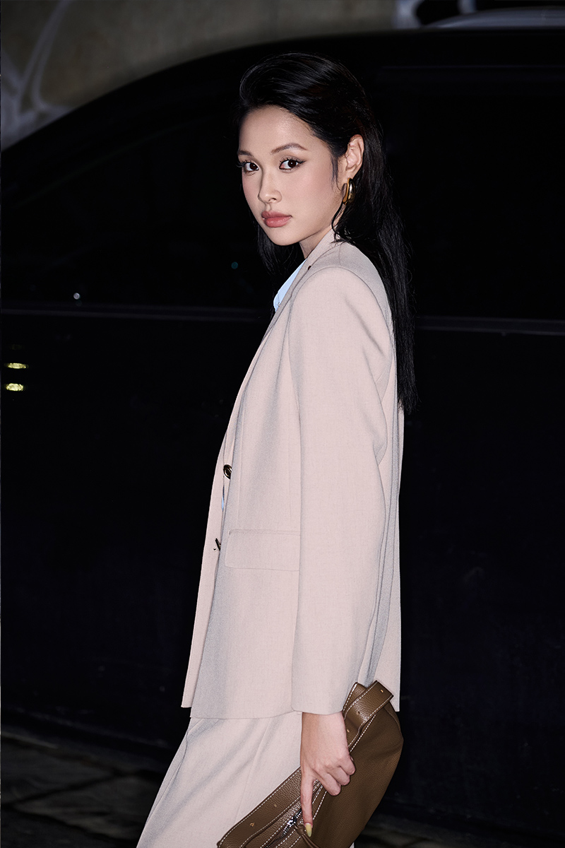 Áo vest suông ve cổ cách điệu Áo vest suông ve cổ cách điệu