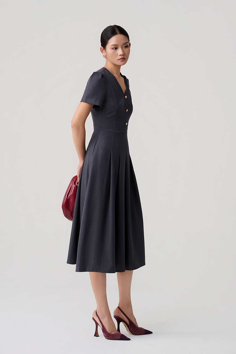 Đầm xoè cổ V bong vao 1 bên Đầm xoè cổ V bong vao 1 bên