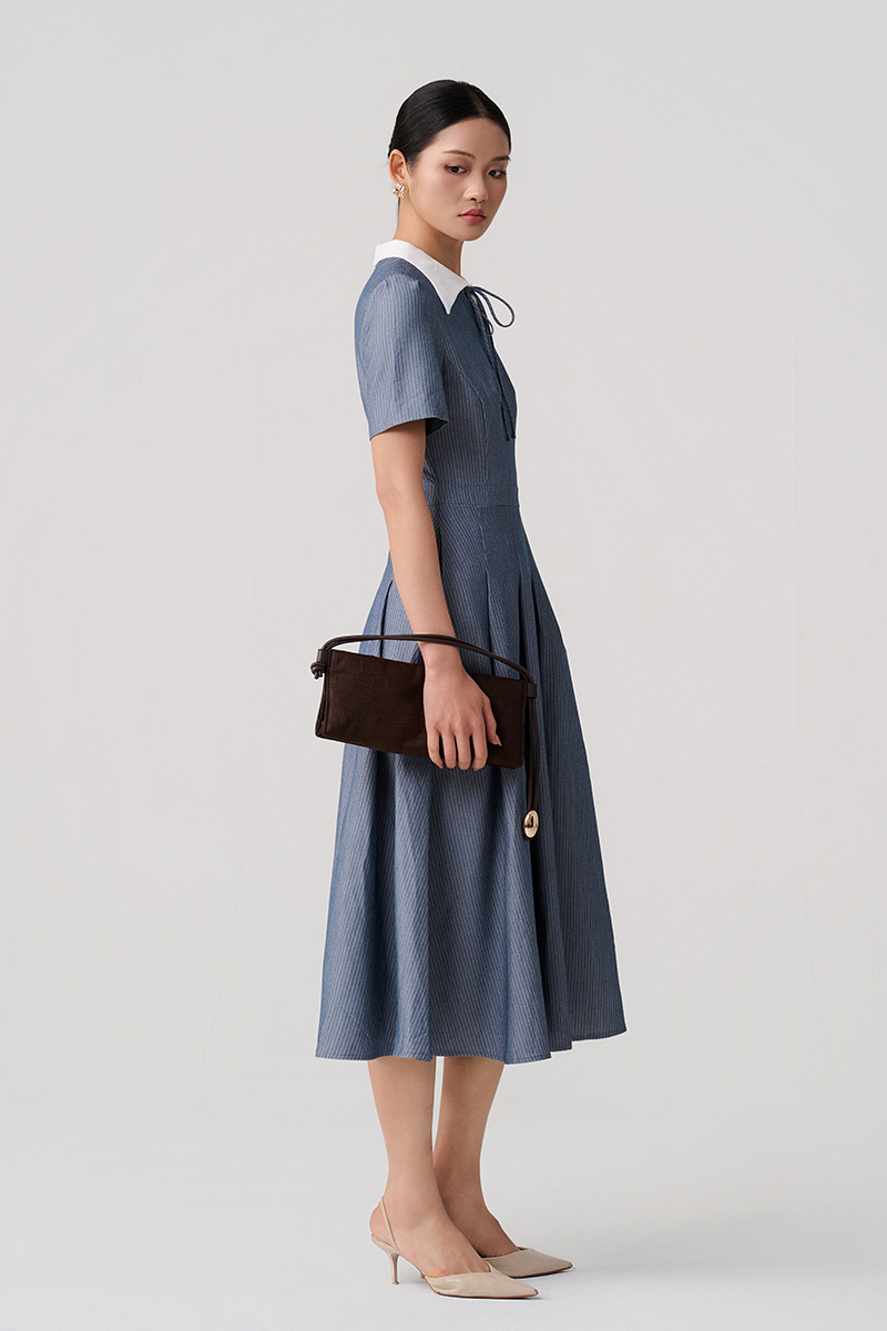 Đầm xoè cổ phối đính nơ Đầm xoè cổ phối đính nơ