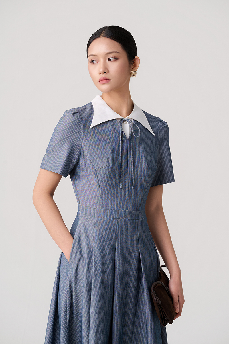 Đầm xoè cổ phối đính nơ Đầm xoè cổ phối đính nơ