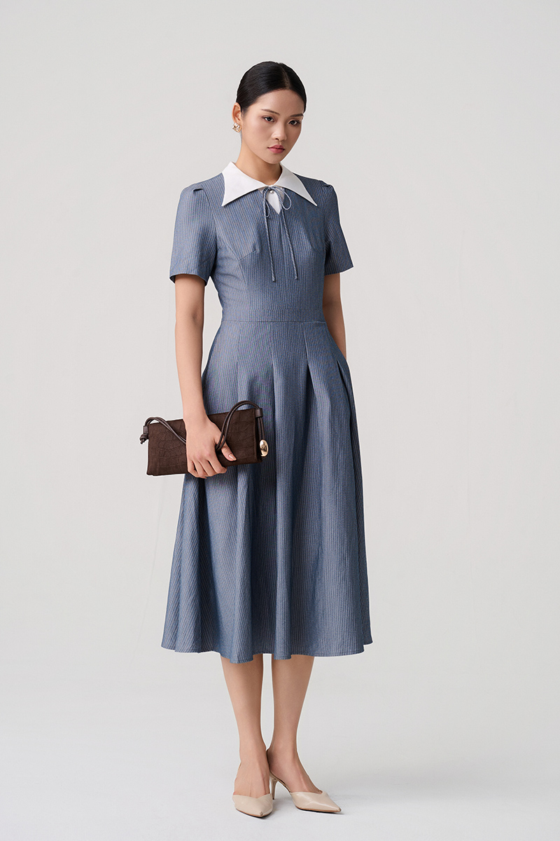 Đầm xoè cổ phối đính nơ Đầm xoè cổ phối đính nơ