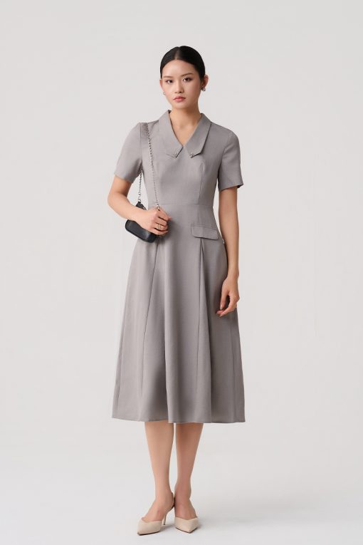 Đầm xoè lá cổ bẻ hình thoi nắp túi giả