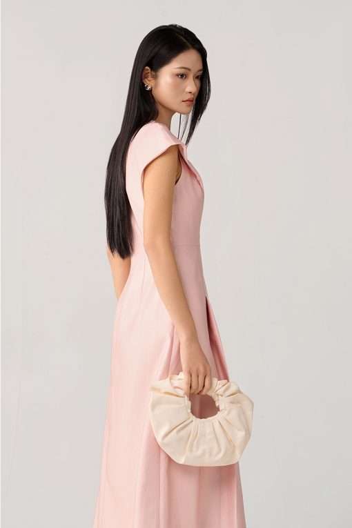 Đầm xòe tay liền thân cài hoa ngực