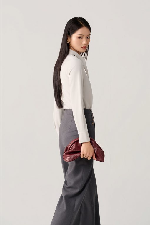 Sơ mi DT lá cổ nhọn đính cúc trang trí