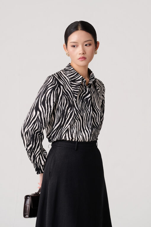 Sơ mi DT lá cổ nhọn hoạ tiết vân