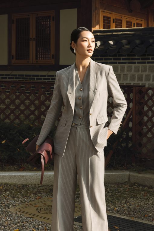 Áo vest suông ôm ve cách điệu