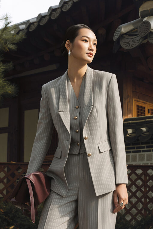 Áo vest suông ôm ve cách điệu