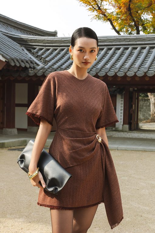 Đầm tweed A tay cánh dơi, vạt bong xếp ly