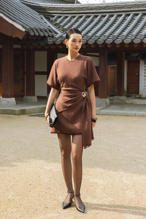 Đầm tweed A tay cánh dơi, vạt bong xếp ly