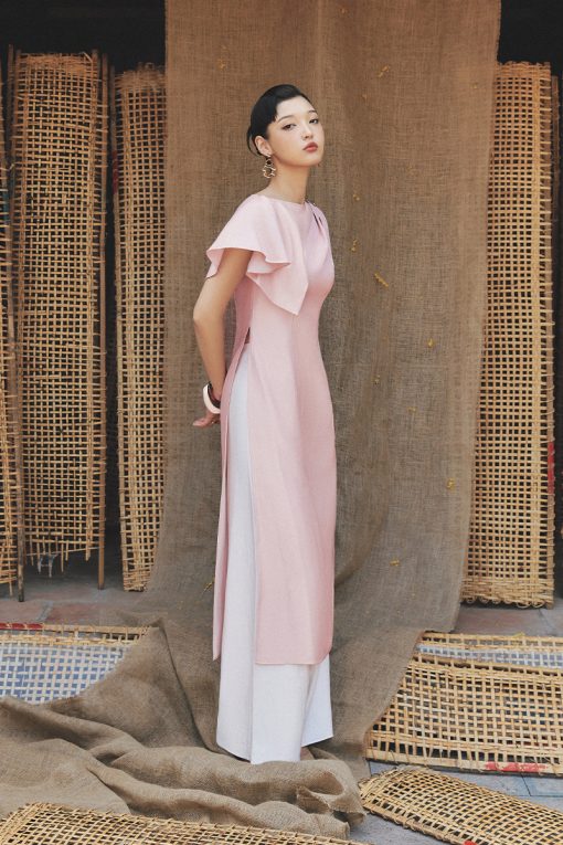 Áo dài xếp ly vai bèo tay lệch