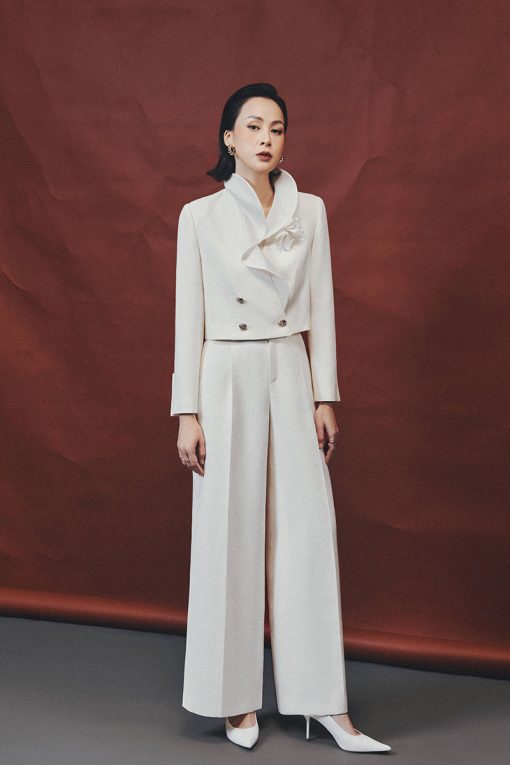 Áo khoác text cổ bèo phối cài hoa