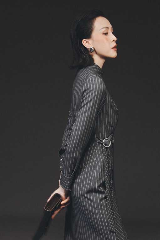 Đầm kẻ ôm cổ cao eo xếp kiểu luồn đai