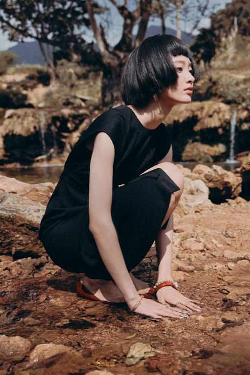 Đầm ôm vai chờm đai eo đính cúc