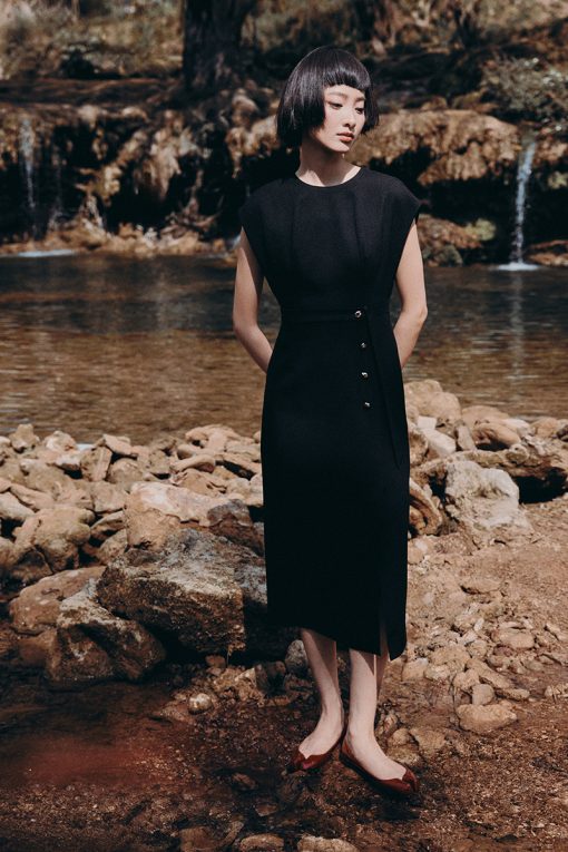 Đầm ôm vai chờm đai eo đính cúc