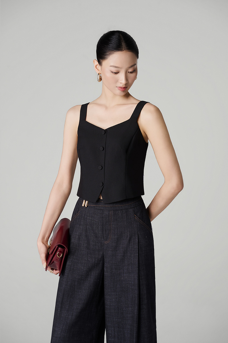 Áo kiểu 2 dây V trước 1 hàng cúc