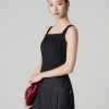 Áo kiểu 2 dây cổ ngang khoét v