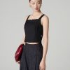 Áo kiểu 2 dây cổ ngang khoét v