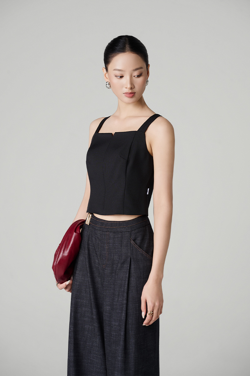 Áo kiểu 2 dây cổ ngang khoét v