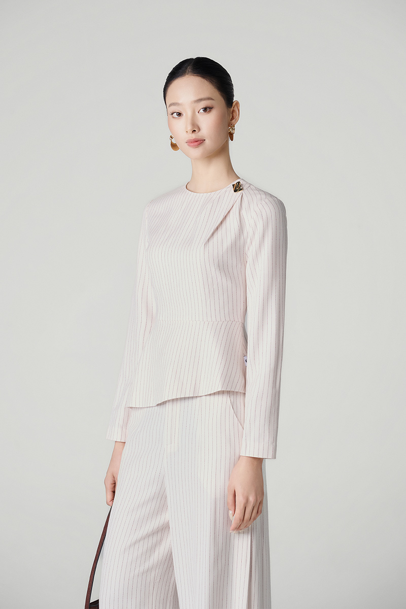 Áo kiểu peplum lệch xếp ly vai đính cúc