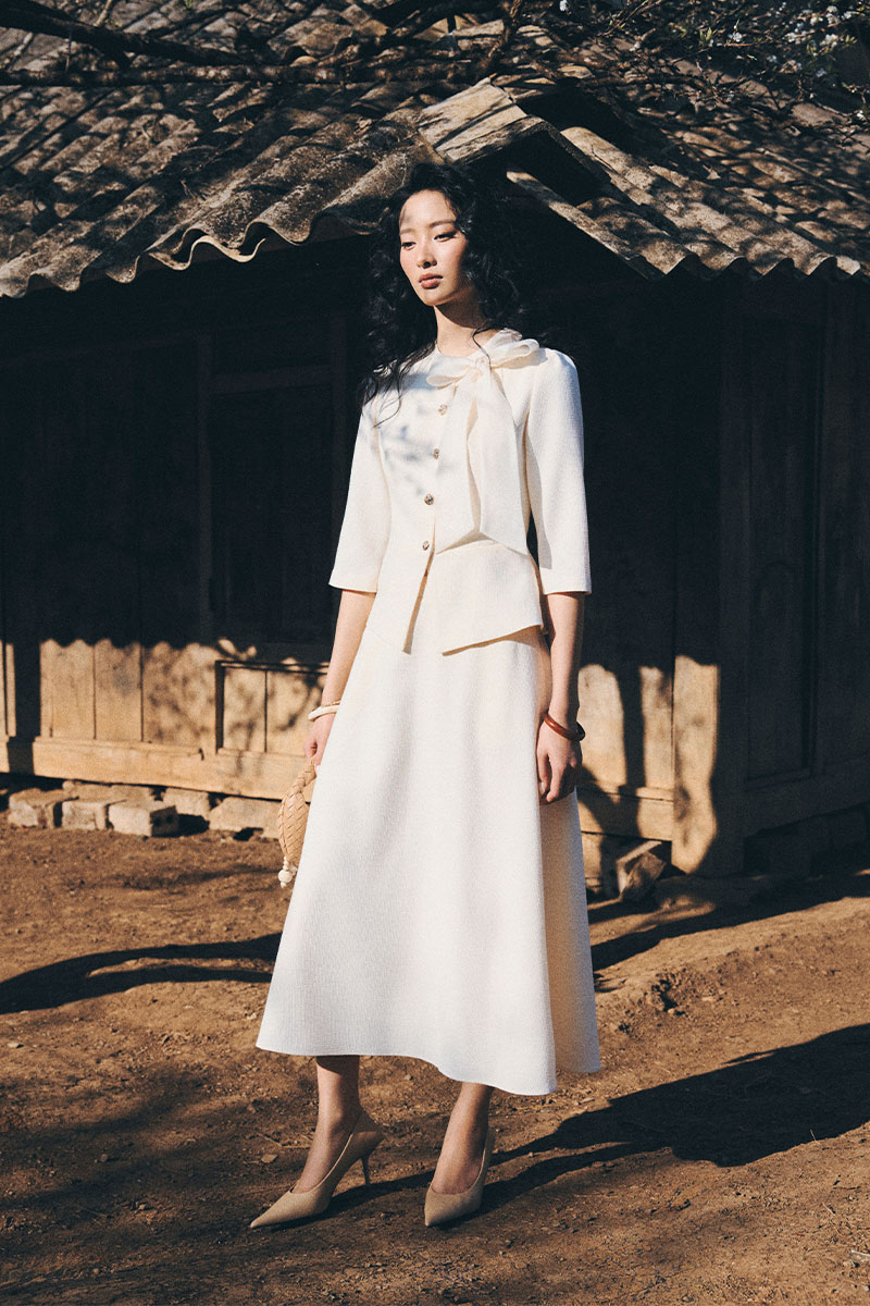 Chân váy text xoè cạp can chéo đính cúc