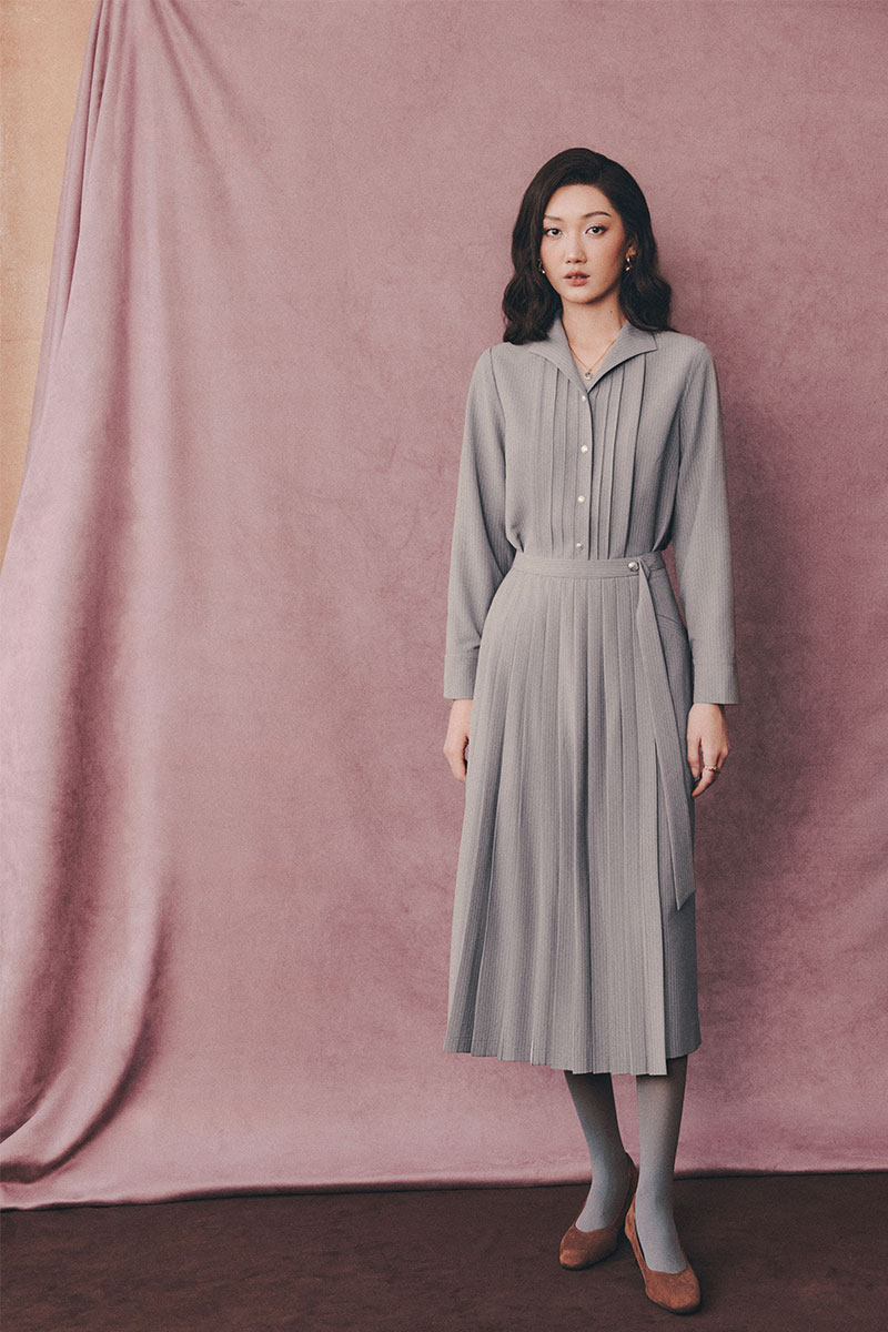 Chân váy tà bong xếp ly thân trước