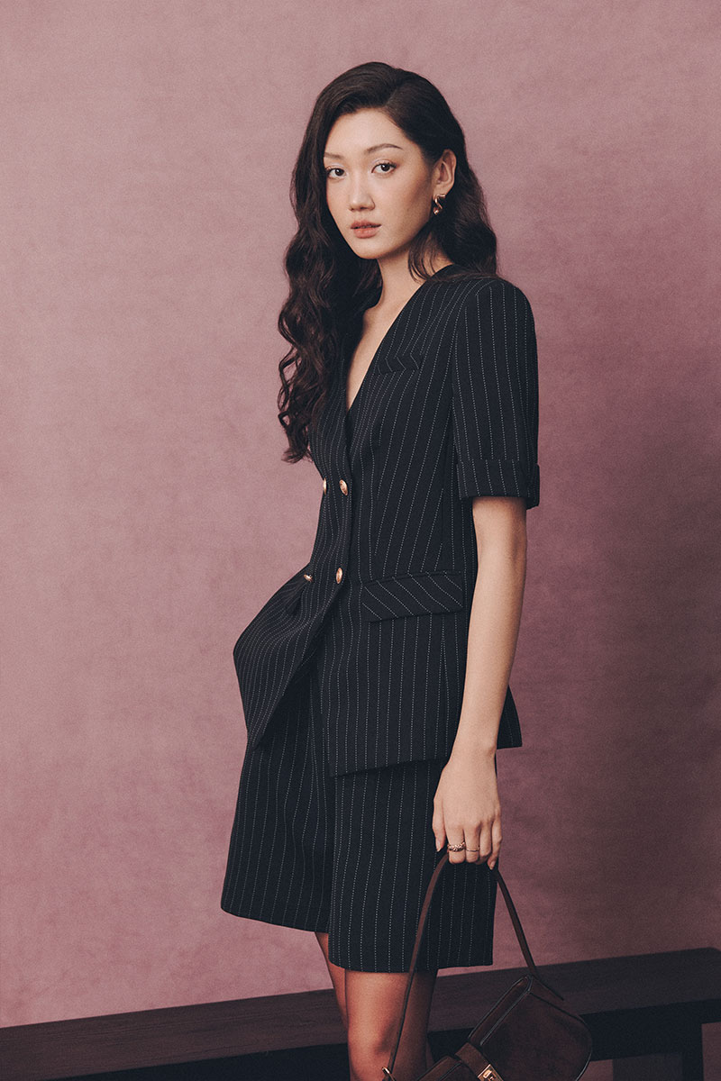 Áo vest kẻ cổ V 2 hàng khuy