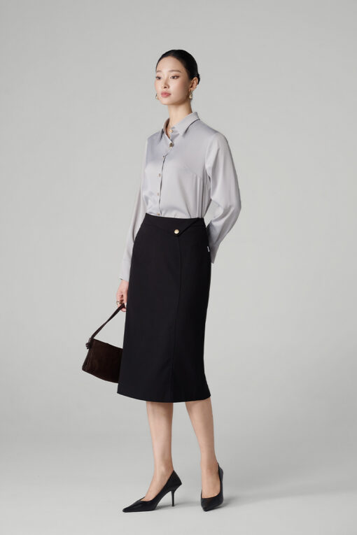 Chân váy suông bong cạp đính cúc