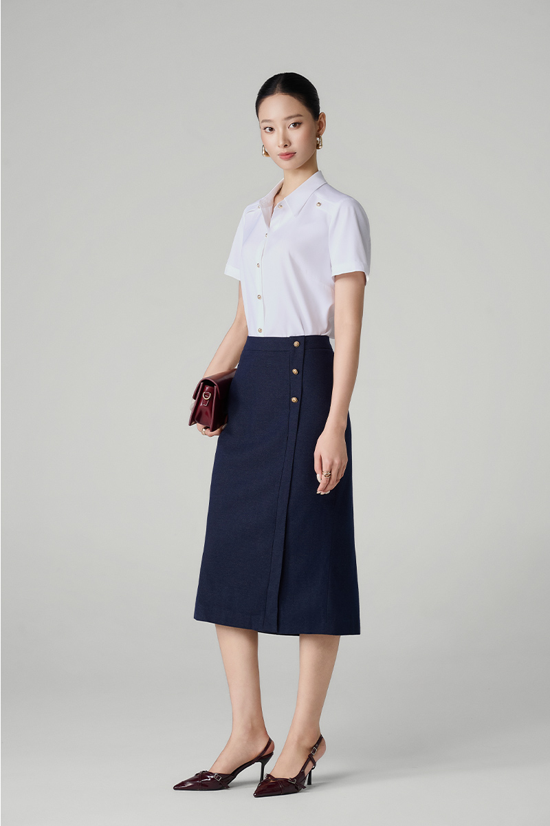 Chân váy suông bong lệch đính cúc