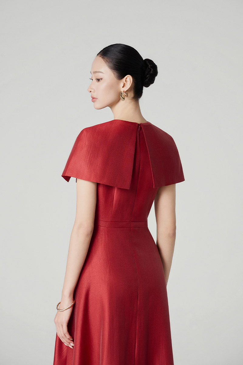 Đầm xoè tay cape đính cúc